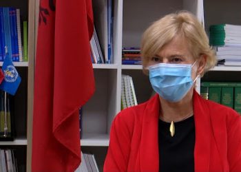 Apeli i OBSH-së në Shqipëri: Kujdes me hapjen e shkollave, fëmijët të bëjnë vaksinën kundër gripit