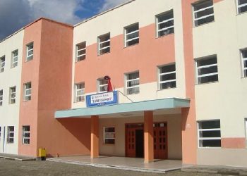 Tre mësues infektohen me COVID-19 në gjimnazin “Sami Frashëri” në Përmet, nuk pezullohet procesi mësimor