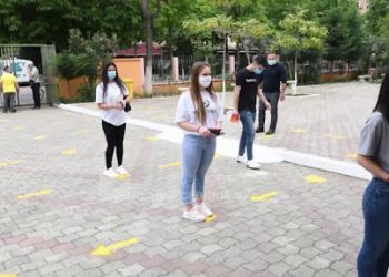 Gjimnazet gati për të pritur nxënësit, Veliaj: Nuk rrisim të rinj që besojnë te qyli, por te puna dhe merita