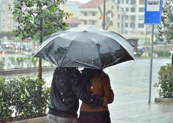 A do të vijojnë reshjet e shiu edhe sot? Parashikimi i motit