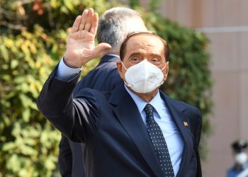 Pas dy javësh në luftë, Berlusconi fiton betejën me COVID/ Del nga spitali: Prova më e vështirë e jetës