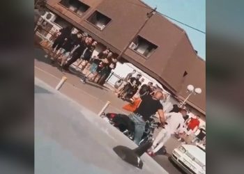 Video/ Po bënin thirrje raciste, dasmorët shqiptarë ndalojnë festën dhe i mbyllin “gojën” grupit maqedonas