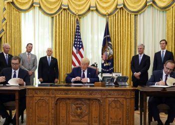 Komedia e Richard Grenellit