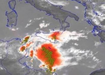 Uragani në detin Jon/ Drejtoria e Përgjithshme Detare jep alarmin: Moti do përkeqësohet, kujdes në këto zona