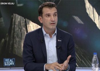 A po emëron PS njerëz-politikë/ Veliaj: Edi Rama po punon njësoj si më 2013, Basha në plazh