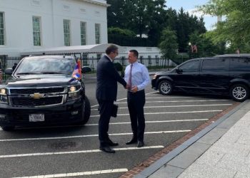 Hoti dhe Vuçiç hyjnë në Shtëpinë e Bardhë, paralajmërimi i presidentit serb: Dorëzimi nuk është kurrë një mundësi