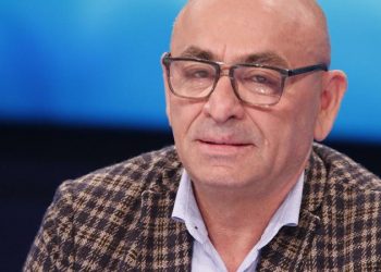 Robert Budinës ‘i shpëton’: U përdora nga politika!  (I drejtohet Eni Vasilit): Të gjithë përdoremi nga politika, ju mua, unë ju….