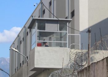Shtohen revoltat në burgje/ 150 të burgosur te “313-ta” hyjnë në grevë urie: Duam kushte më të mira