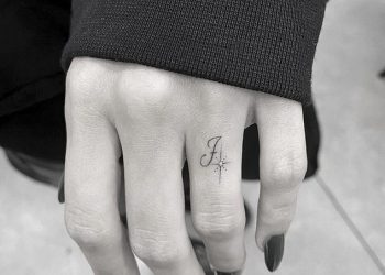 Hailey Bieber i dedikon një tatuazh të veçantë Justin-it për dy vjetorin e martesës