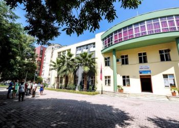 Tiranë, 29 mësues të shkollës ‘Emin Duraku’ në karantinë