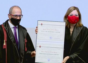 Ndihmës Sekretarja amerikane për Arsimin merr titullin “Honoris Causa” nga UT: Ndihem e privilegjuar për vlerësimin
