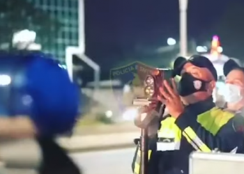 Video/ Me shpejtësi “skëterrë” dhe të dehur, Policia pezullon 21 patenta dhe 2 shoferë përfundojnë në pranga