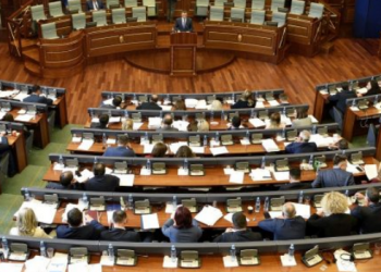 “Bashkë me vajzën dhe bashkëshorten rezultuam me COVID”, apeli i deputetit shqiptar: Ju lutem mbani maskën