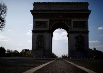 Alarm për bombë në Paris, evakuohen zonat pranë “Harkut të Triumfit” dhe Kullës Eiffel