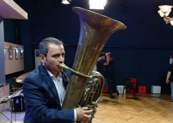 Enkel Demi tenton të mbrojë Metën, por zbulon favorin që i ka kërkuar: Një këngëtari i dha nënshtetësinë sapo ia kërkova