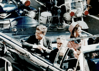 Foto/ Shitet për 375 mijë dollarë një nga makinat që John F. Kennedy përdori në ditën e vrasjes