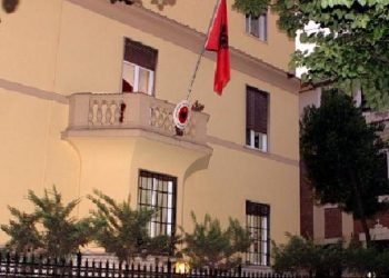Pezulluan shërbimet për shkak të COVID-19, Ambasada e Shqipërisë në Itali jep njoftimin për rifillimin e punës