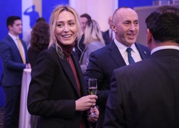 Foto/ Mediat në Kosovë: Ramush Hardinaj rreh gruan; Anita e përgënjeshtron: Thashetheme, unë jam në Durrës
