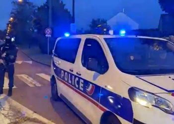 Dyshohet për sulm terrorist në Paris/ Një personi i pritet koka, policia ekzekuton autorin e dyshuar: Thërriti “Allahu Akbar”