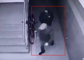 Video/ Biznesmeni në Tiranë i shpëton atentatit për 5 sekonda, dera e ashensorit mbyllet sapo mbërrijnë atentatorët