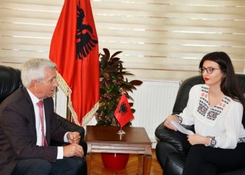 Ambasadori Minxhozi flet për median në Kosovë: Kufiri mes dy shteteve të bëhet i padukshëm