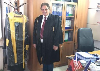 Avokati Gjergj Neli shoqërohet me forcë në Polici, bashkëshortja e tij: Efektivët e dhunuan