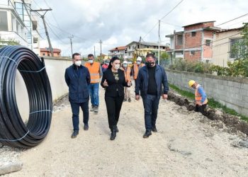 “Kantiere pune dhe investime nga Vermoshi në Konispol”, Balluku inspekton punimet në ujësjellësin e ri të Kavajës