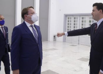 Basha tregon çfarë bisedoi me Varhelyi: Me miratimin e Kodit Zgjedhor u shkel konsensusi politik