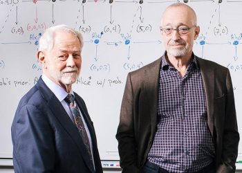 Video epike/ Kolegu shkon me pizhame për ta lajmëruar për fitmin e çmimit Nobel, ekonomisti nuk i hap derën: Ik se po fle
