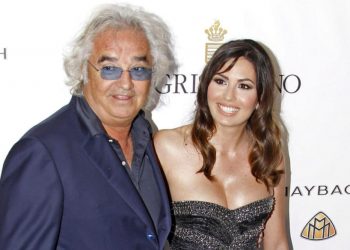 ‘Më kërkoi të shkonim në diskotekë kur më vdiq mamaja’/ Gregoraci akuza ish-burrit. Reagon Briatore: Paratë e mia të pëlqenin