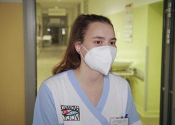 Kriza e COVID-19 në Çeki, CNN: Në shërbim të spitaleve të mbingarkuara edhe adoleshentet