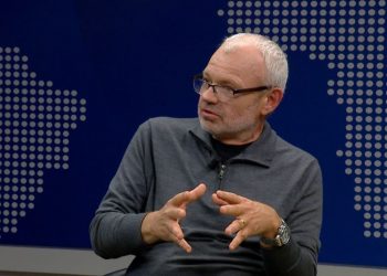 Mjeku shqiptar në SHBA bën parashikimin: “Gabuan me izolimin, pasojat do t’i vuajmë në të ardhme”