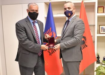 Veliu takohet me drejtorin e ri për Çështjet Ndërkombëtare të Narkotikëve: Mbështetje për Policinë me pajisje dhe trajnime