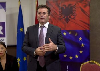 “Po shkojmë drejt një krize me BE për shkak të Edi Ramës”, Mediu të rinjve: Politika nuk është e keqe, ata që e thonë duan…