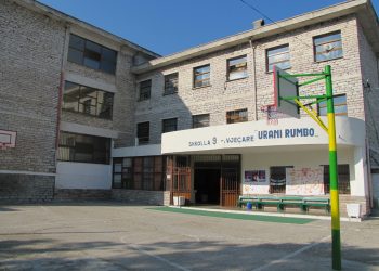 Dy mësuesë të infektuar nga Covid edhe në Gjirokastër/ U merret tamponi stafit dhe nxënësve