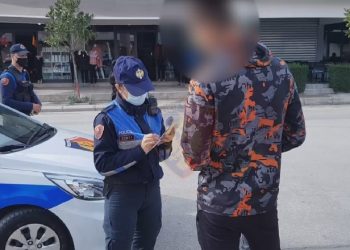 Policia “me dorë të hekurt” për maskat, 717 të gjobitur në 24 orët e fundit