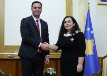 Konjufca i bindur: Vjosa Osmani do ushtrojë detyrën e Presidentes, pas Thaçit