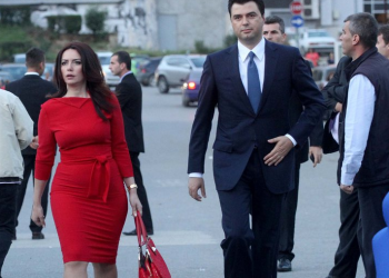 Basha kryeministër? Aktori i humorit “provokon” Grida Dumën: E ka koefiçentin 12, njëlloj si të fitojë Delvina ndaj Real Madrid