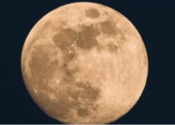 NASA bën zbulimin e ri: Ka ujë në Hënë, ja provat