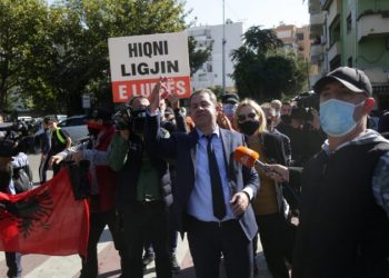 Protestuan kundër Dendias/ 18 persona nën hetim, mes tyre 3 organizatorët Idrizi, Mesila Doda e Abazi