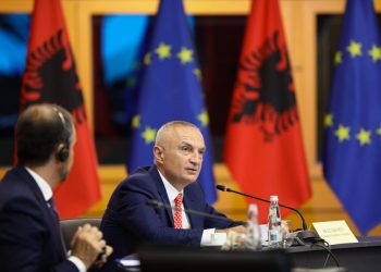 Veprimi i Komisionerit Varhelyi që ‘tërboi’ Ilir Metën