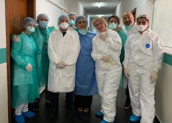 Mjekët dhe infermierët hedhin poshtë deklaratat e Bashës: Bonusin 1 mijë euro e marrim çdo muaj