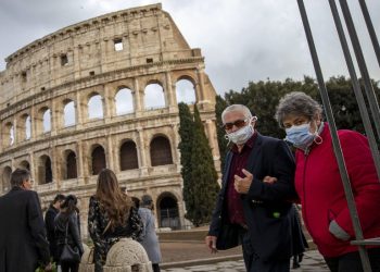 Qeveria italiane shtrëngon masat anti-COVID/ Ndalon kategorikisht edhe festat familjare