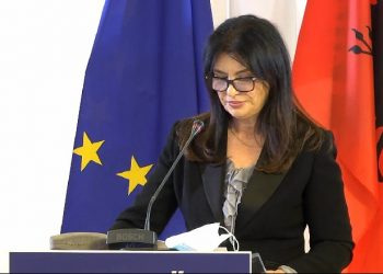 Topalli prezanton partinë e re: Vendi nuk ka as opozitë e as qeveri, problemet nuk zgjidhen duke qëndruar të heshtur