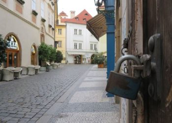 Çekia vendos orën policore: Të dielave gjithçka duhet të jetë e mbyllur