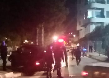 Tentuan t’i iknin Policisë me makinë, por u përplasën me trotuarin, ndalohen 5 sirianë në Pogradec