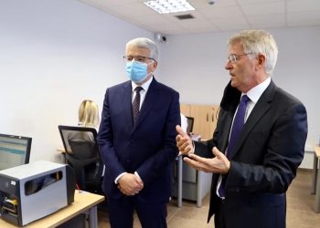 “Fundi i vitit po afron”, Lleshaj thirrje qytetarëve: Nxitoni për të aplikuar për kartat e identitetit në çdo pikë të ALEAT