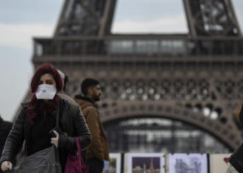 “Shpërthejnë” infektimet në Francë, mbi 40 mijë raste të reja me COVID në 24 orë/ Macron: Virusi prezent deri në verë
