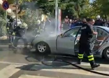 Durrës/ Shpërthen në flakë makina e Ilir Nishanit, vëllait të Bujar Nishanit