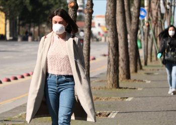 Nga nesër maskën kudo me vete, ISHP: Gjoba 30 mijë lekë, kategoritë që përjashtohen dhe rastet kur duhet të mbahet